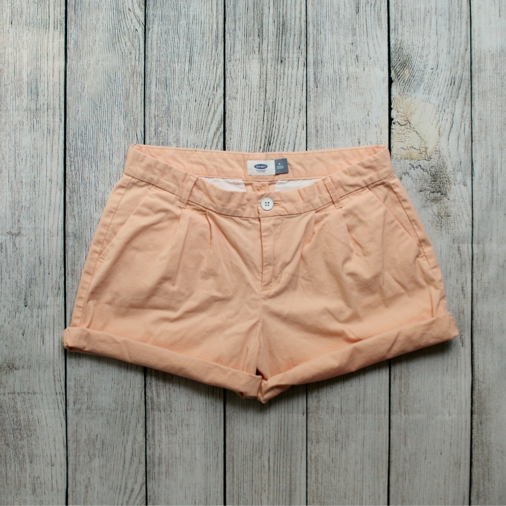 Old Navy Cuffed Pleated Shorts Peach Size 4